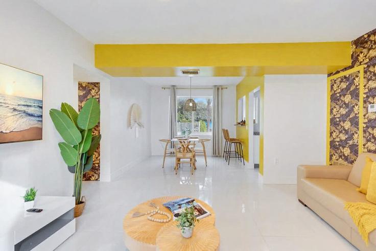 Salle de séjour élégante avec mobilier moderne dans un appartement à Building South Ocean Drive - stay-sol - 1227349 - MIA à Hollywood, Hollywood Salle de séjour élégante avec mobilier moderne dans un appartement à Building South Ocean Drive - stay-sol - 1227349 - MIA à Hollywood, Hollywood