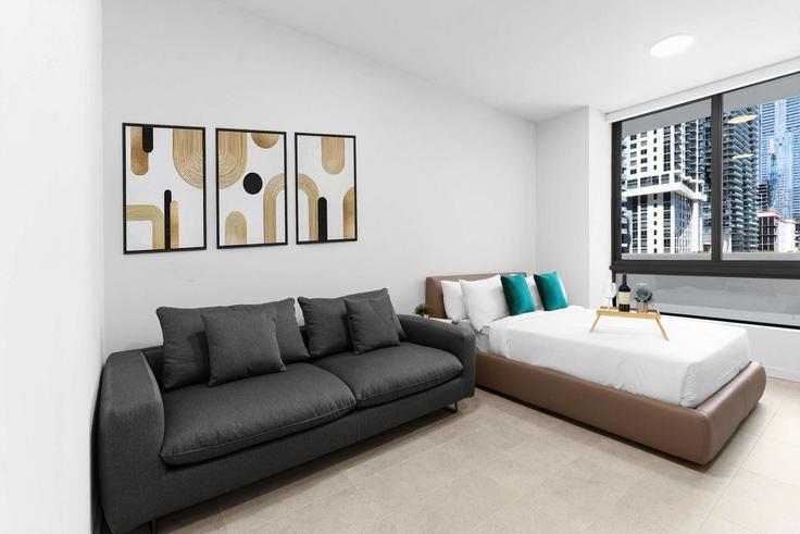 Elegant gestaltetes Wohnzimmer mit moderner Einrichtung in einer Wohnung im Building Northeast 1st Avenue - stay-sol - 1502664 in Miami, Miami Elegant gestaltetes Wohnzimmer mit moderner Einrichtung in einer Wohnung im Building Northeast 1st Avenue - stay-sol - 1502664 in Miami, Miami