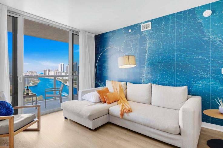 Salle de séjour élégante avec mobilier moderne dans un appartement à Building East Hallandale Beach Boulevard - stay-sol - 1227516 - MIA à Hallandale Beach, Hallandale Beach Salle de séjour élégante avec mobilier moderne dans un appartement à Building East Hallandale Beach Boulevard - stay-sol - 1227516 - MIA à Hallandale Beach, Hallandale Beach