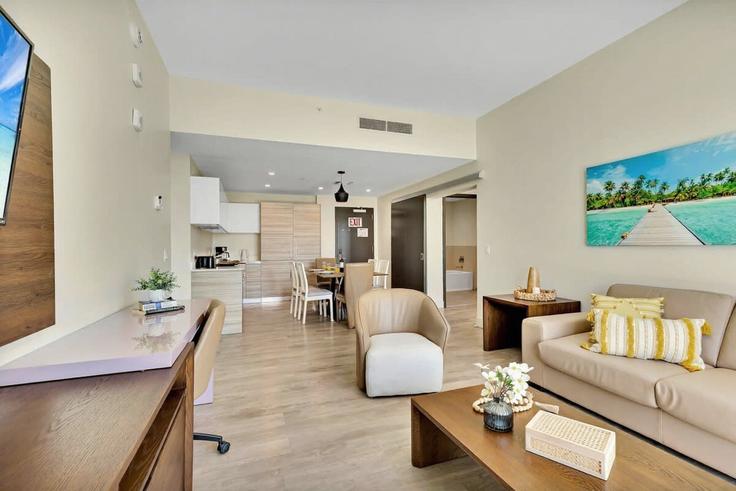 Salle de séjour élégante avec mobilier moderne dans un appartement à Building Indiana Street - stay-sol - 1227346 - MIA à Hollywood, Hollywood Salle de séjour élégante avec mobilier moderne dans un appartement à Building Indiana Street - stay-sol - 1227346 - MIA à Hollywood, Hollywood