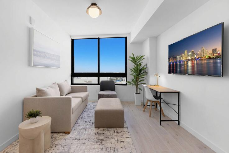 Miami MiamiのBuilding North Miami Avenue - stay-sol - 1497728のアパートメントにある、モダンな家具を備えたエレガントなデザインのリビングルーム