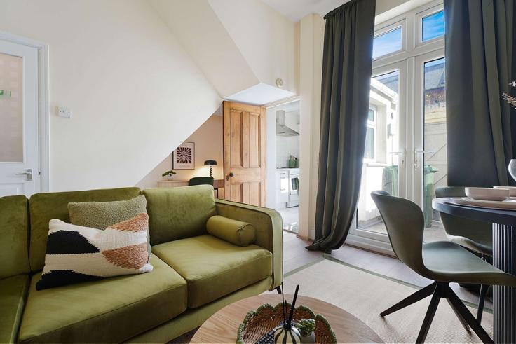 Salle de séjour élégante avec mobilier moderne dans un appartement à Building Houghton Street - stay-with-us-mpb-ltd - 1588680 à Hartlepool, Hartlepool Salle de séjour élégante avec mobilier moderne dans un appartement à Building Houghton Street - stay-with-us-mpb-ltd - 1588680 à Hartlepool, Hartlepool