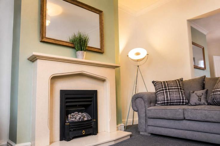 Building Rectory Road - stay-with-us-mpb-ltd - 1588635 adresindeki bir dairede modern mobilyalarla zarif bir şekilde tasarlanmış oturma odası City of Sunderland, Houghton le Spring Building Rectory Road - stay-with-us-mpb-ltd - 1588635 adresindeki bir dairede modern mobilyalarla zarif bir şekilde tasarlanmış oturma odası City of Sunderland, Houghton le Spring