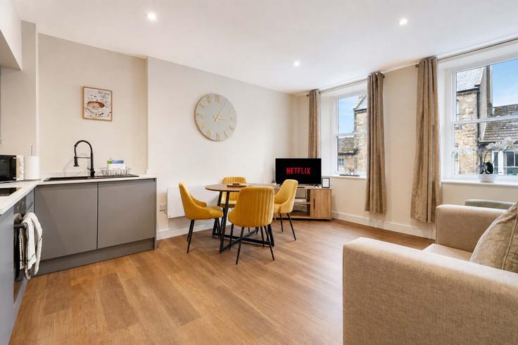Elegant gestaltetes Wohnzimmer mit moderner Einrichtung in einer Wohnung im Building Horse Market - stay-with-us-mpb-ltd - 1589006 in Barnard Castle, Barnard Castle Elegant gestaltetes Wohnzimmer mit moderner Einrichtung in einer Wohnung im Building Horse Market - stay-with-us-mpb-ltd - 1589006 in Barnard Castle, Barnard Castle