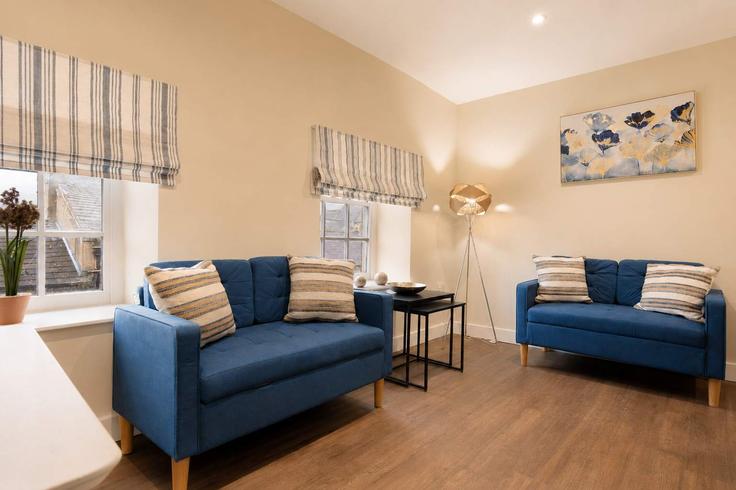 Elegant gestaltetes Wohnzimmer mit moderner Einrichtung in einer Wohnung im Building Horse Market - stay-with-us-mpb-ltd - 1588896 in Barnard Castle, Barnard Castle Elegant gestaltetes Wohnzimmer mit moderner Einrichtung in einer Wohnung im Building Horse Market - stay-with-us-mpb-ltd - 1588896 in Barnard Castle, Barnard Castle