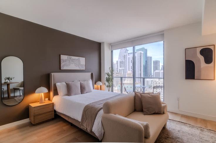 Miami, Miami에 위치한 Building Northeast 2nd Street - stay-with-vibe - 1699602 유닛의 세련된 인테리어가 돋보이는 거실