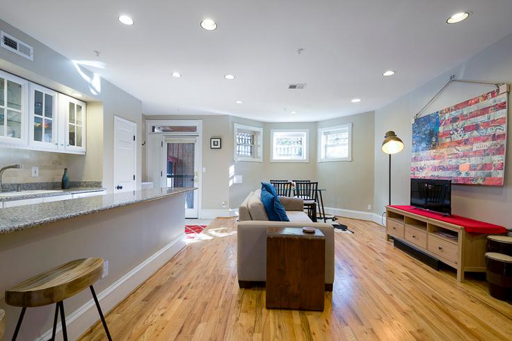 Washington, Washington에 위치한 Building 19th Street Northwest - stayattache - 605 아파트의 세련된 인테리어가 돋보이는 거실