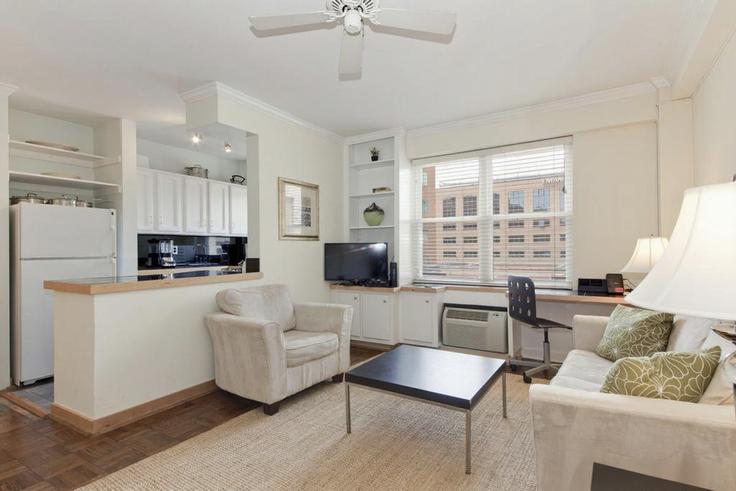 Washington WashingtonのBuilding N Street Northwest - stayattache - 355のアパートメントにある、モダンな家具を備えたエレガントなデザインのリビングルーム Washington WashingtonのBuilding N Street Northwest - stayattache - 355のアパートメントにある、モダンな家具を備えたエレガントなデザインのリビングルーム