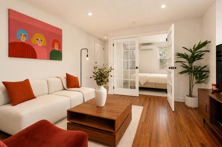 Building West 16th Street - stayhausguesty - 1289703 - NYC adresindeki bir dairede modern mobilyalarla zarif bir şekilde tasarlanmış oturma odası Manhattan, New York Building West 16th Street - stayhausguesty - 1289703 - NYC adresindeki bir dairede modern mobilyalarla zarif bir şekilde tasarlanmış oturma odası Manhattan, New York