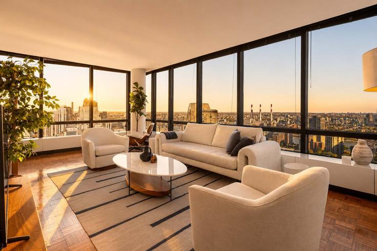 Salle de séjour élégante avec mobilier moderne dans un appartement à Building East 61st Street - stayhausguesty - 1330817 à Manhattan, New York Salle de séjour élégante avec mobilier moderne dans un appartement à Building East 61st Street - stayhausguesty - 1330817 à Manhattan, New York