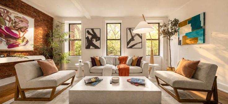 Sala de estar elegantemente projetada com móveis modernos em um apartamento no Building West 16th Street - stayhausguesty - 1256827 - NYC em Manhattan, New York Sala de estar elegantemente projetada com móveis modernos em um apartamento no Building West 16th Street - stayhausguesty - 1256827 - NYC em Manhattan, New York