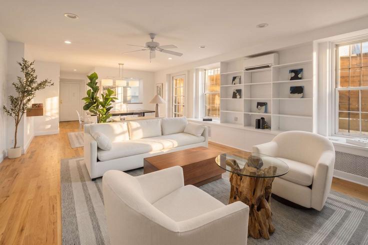 Manhattan, New York에 위치한 Building East 9th Street - stayhausguesty - 1541442 유닛의 세련된 인테리어가 돋보이는 거실