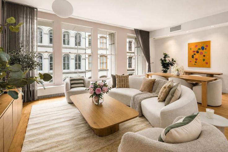 Building Walker Street - stayhausguesty - 1627175 adresindeki bir dairede modern mobilyalarla zarif bir şekilde tasarlanmış oturma odası Manhattan, New York