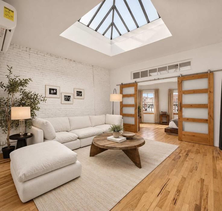 Salle de séjour élégante avec mobilier moderne dans un appartement à Building Bowery - stayhausguesty - 1035017 - NYC à Manhattan, New York