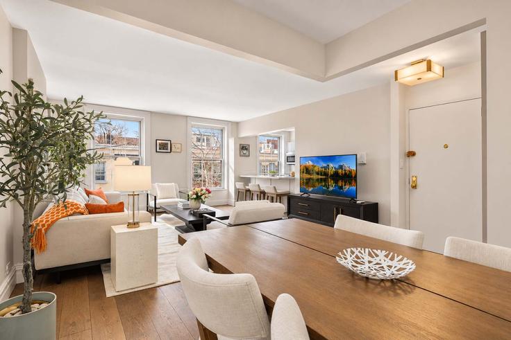 New York ManhattanのBuilding Sullivan Street - stayhausguesty - 1257494 - NYCのアパートメントにある、モダンな家具を備えたエレガントなデザインのリビングルーム New York ManhattanのBuilding Sullivan Street - stayhausguesty - 1257494 - NYCのアパートメントにある、モダンな家具を備えたエレガントなデザインのリビングルーム