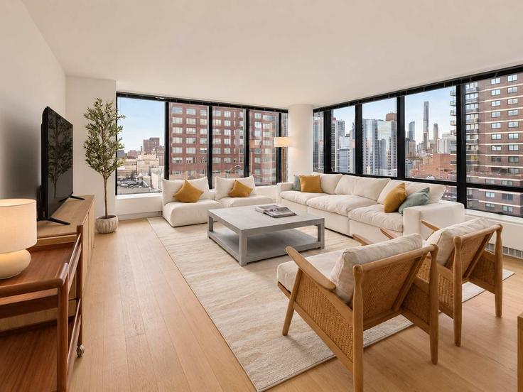 Building East 72nd Street - stayhausguesty - 1330818 adresindeki bir dairede modern mobilyalarla zarif bir şekilde tasarlanmış oturma odası Manhattan, New York Building East 72nd Street - stayhausguesty - 1330818 adresindeki bir dairede modern mobilyalarla zarif bir şekilde tasarlanmış oturma odası Manhattan, New York