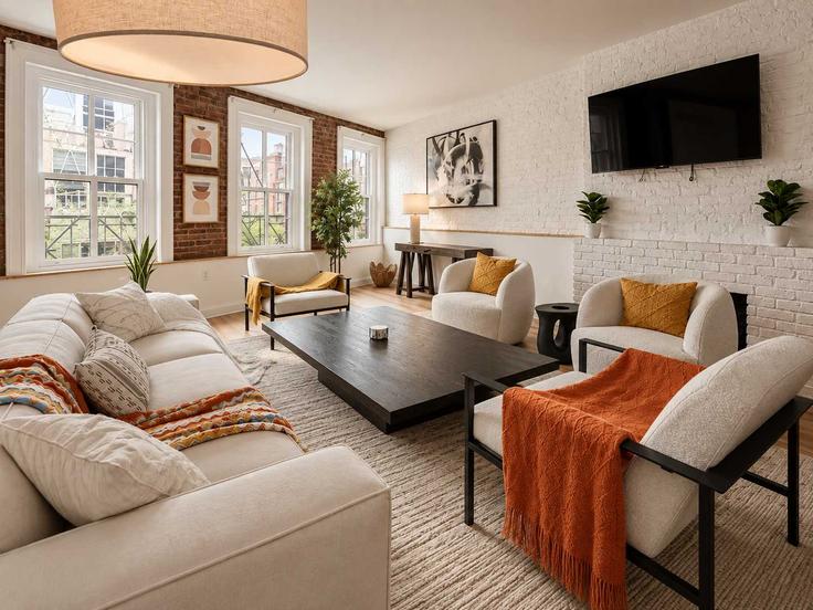 Salle de séjour élégante avec mobilier moderne dans un appartement à Building Bowery - stayhausguesty - 1035000 - NYC à Manhattan, New York