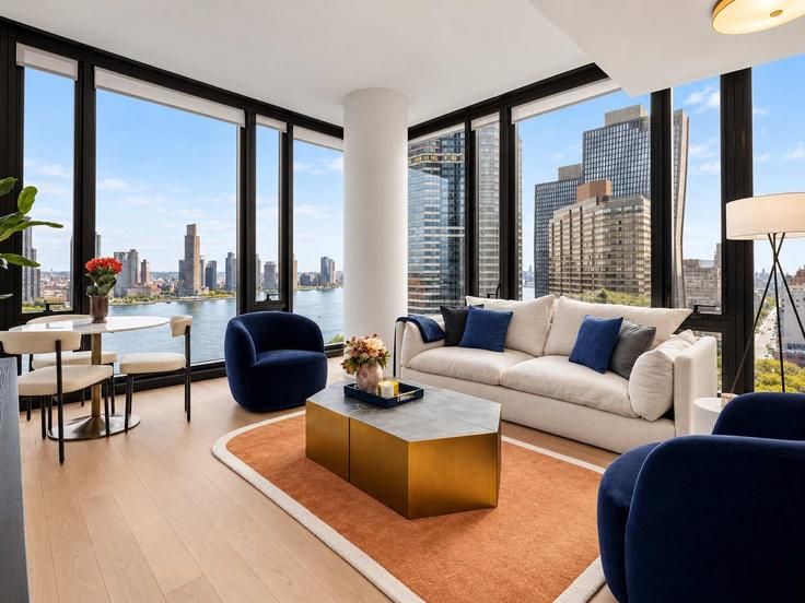 Manhattan, New York에 위치한 Building 1st Avenue - stayhausguesty - 1321817 유닛의 세련된 인테리어가 돋보이는 거실