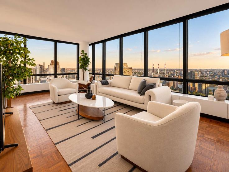 Elegante sala de estar con mobiliario moderno en un apartamento en Building East 61st Street - stayhausguesty - 1330817 en Manhattan, New York Elegante sala de estar con mobiliario moderno en un apartamento en Building East 61st Street - stayhausguesty - 1330817 en Manhattan, New York