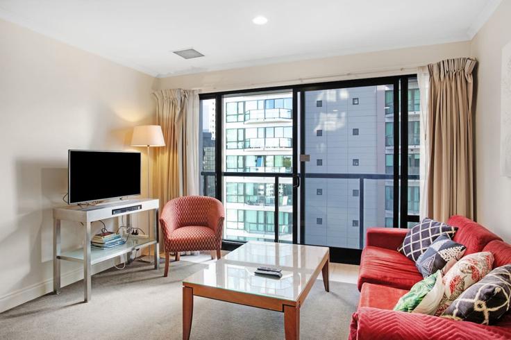 Building Queen Street - stayhub - 1291981 - NZL adresindeki bir dairede modern mobilyalarla zarif bir şekilde tasarlanmış oturma odası Auckland Central, Auckland Building Queen Street - stayhub - 1291981 - NZL adresindeki bir dairede modern mobilyalarla zarif bir şekilde tasarlanmış oturma odası Auckland Central, Auckland