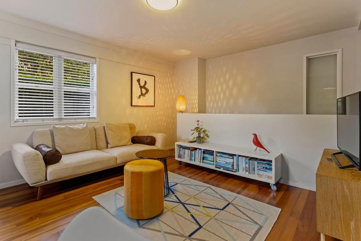Elegant gestaltetes Wohnzimmer mit moderner Einrichtung in einer Wohnung im Building Malvern Road - stayhub - 1367409 in Morningside, Auckland Elegant gestaltetes Wohnzimmer mit moderner Einrichtung in einer Wohnung im Building Malvern Road - stayhub - 1367409 in Morningside, Auckland