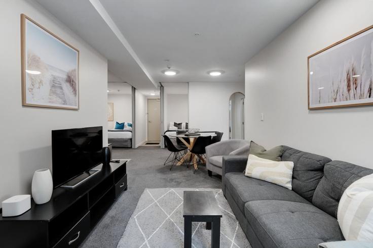 Salle de séjour élégante avec mobilier moderne dans un appartement à Building Hobson Street - stayhub - 1369411 à Auckland Central, Auckland Salle de séjour élégante avec mobilier moderne dans un appartement à Building Hobson Street - stayhub - 1369411 à Auckland Central, Auckland