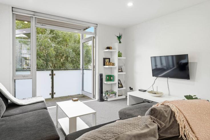 Building Ronayne Street - stayhub - 1473264 adresindeki bir dairede modern mobilyalarla zarif bir şekilde tasarlanmış oturma odası Parnell, Auckland