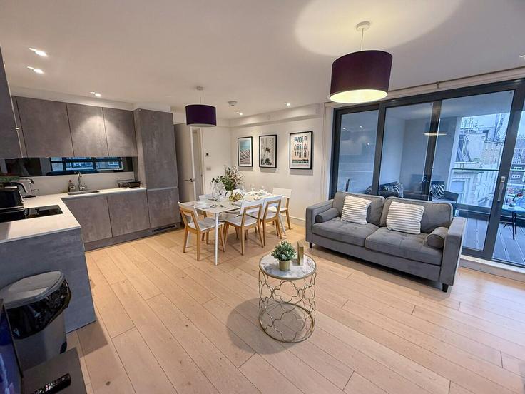 Elegant gestaltetes Wohnzimmer mit moderner Einrichtung in einer Wohnung im Building Orchardson Street - staylio-london - 1523659 in City of Westminster, London