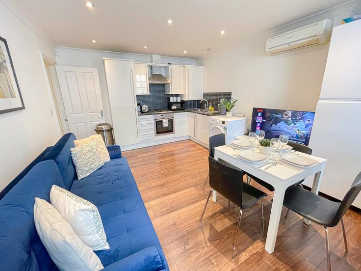 London City of WestminsterのBuilding Villiers Street - staylio-london - 1523663のアパートメントにある、モダンな家具を備えたエレガントなデザインのリビングルーム