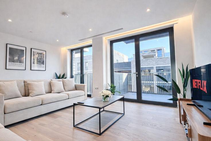 Salle de séjour élégante avec mobilier moderne dans un appartement à Building Granville Square - staylio-london - 1523649 à London Borough of Islington, London
