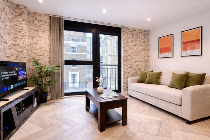 London Borough of Tower Hamlets, London에 위치한 Building Ensign Street - staylio-london - 1523660 유닛의 세련된 인테리어가 돋보이는 거실