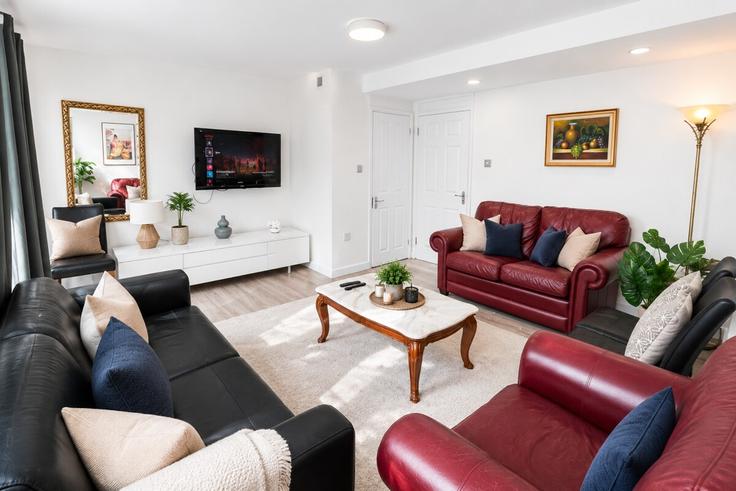 Elegant gestaltetes Wohnzimmer mit moderner Einrichtung in einer Wohnung im Building Maida Vale - staylio-london - 1581528 in City of Westminster, London Elegant gestaltetes Wohnzimmer mit moderner Einrichtung in einer Wohnung im Building Maida Vale - staylio-london - 1581528 in City of Westminster, London