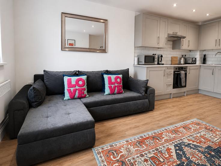 Building Fairchild Place - staylio-london - 1602330 adresindeki bir dairede modern mobilyalarla zarif bir şekilde tasarlanmış oturma odası London Borough of Hackney, London Building Fairchild Place - staylio-london - 1602330 adresindeki bir dairede modern mobilyalarla zarif bir şekilde tasarlanmış oturma odası London Borough of Hackney, London