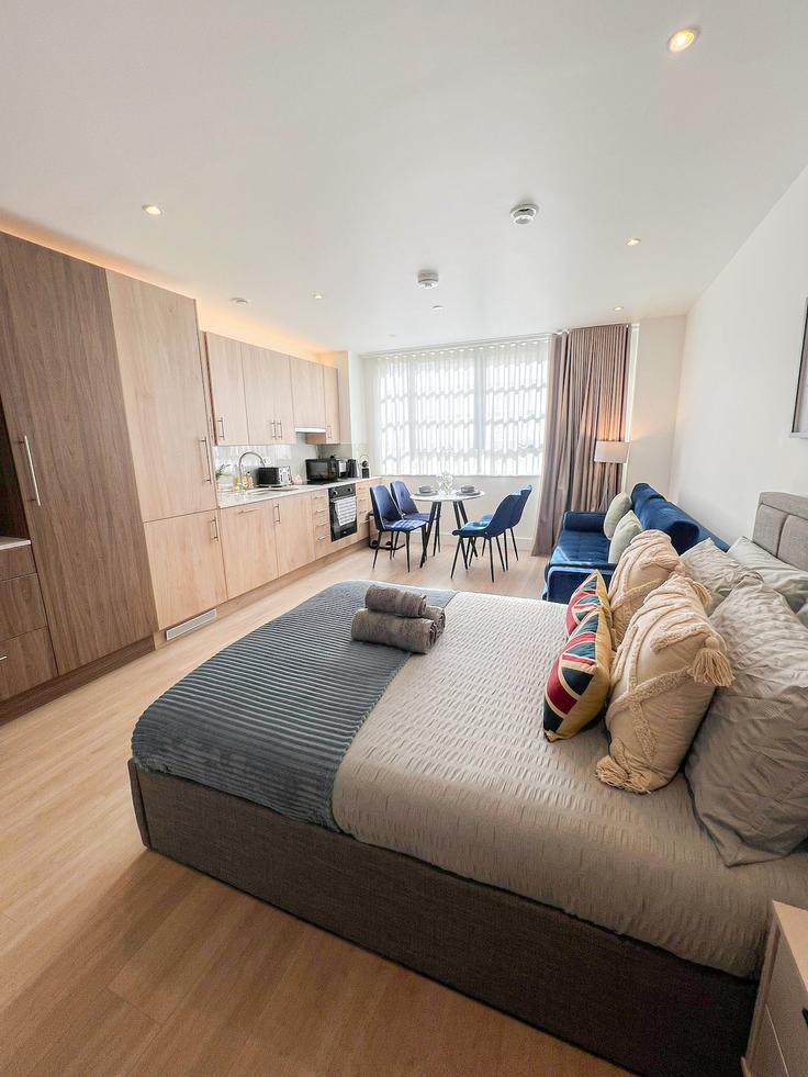 Sala de estar elegantemente projetada com móveis modernos em um apartamento no Building Edgware Road - staylio-london - 1523643 em City of Westminster, London