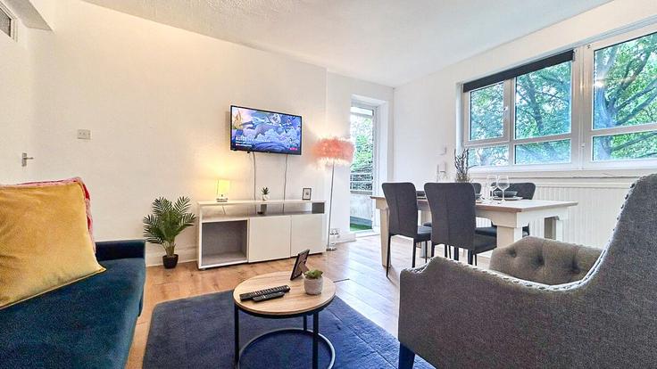 Elegante sala de estar con mobiliario moderno en un apartamento en Building Green Lanes Walk - staylio - 1556656 en London Borough of Hackney, London Elegante sala de estar con mobiliario moderno en un apartamento en Building Green Lanes Walk - staylio - 1556656 en London Borough of Hackney, London