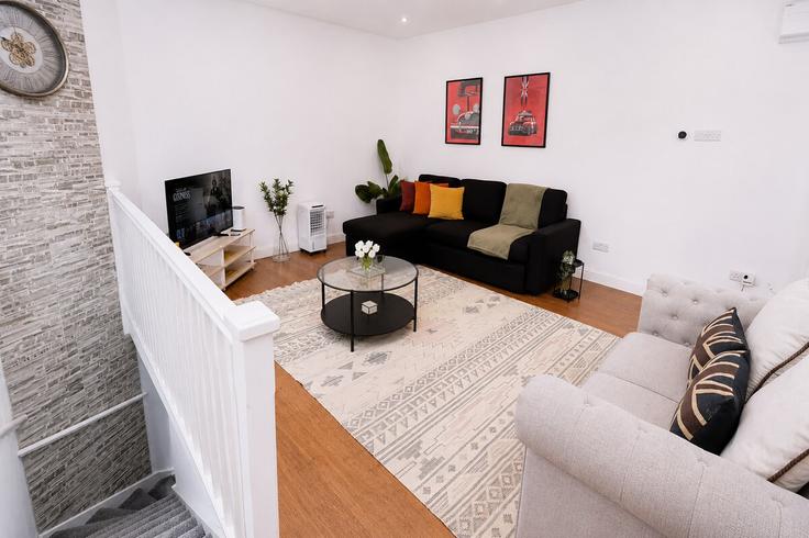 Sala de estar elegantemente projetada com móveis modernos em um apartamento no Building Bell Street - staylio - 1560860 em City of Westminster, London Sala de estar elegantemente projetada com móveis modernos em um apartamento no Building Bell Street - staylio - 1560860 em City of Westminster, London