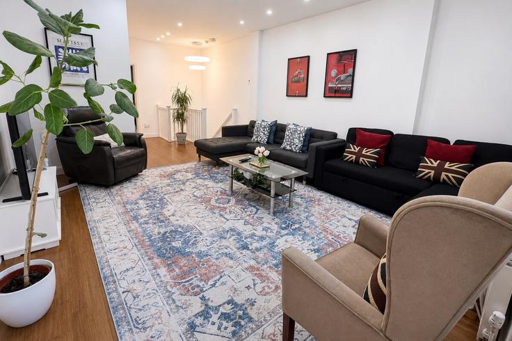 Salle de séjour élégante avec mobilier moderne dans un appartement à Building Lisson Street - staylio - 1564044 à City of Westminster, London