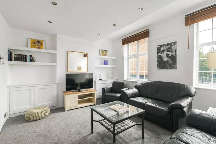 Salle de séjour élégante avec mobilier moderne dans un appartement à Building Bolton Crescent - staynorth - 1587750 à London Borough of Lambeth, London Salle de séjour élégante avec mobilier moderne dans un appartement à Building Bolton Crescent - staynorth - 1587750 à London Borough of Lambeth, London