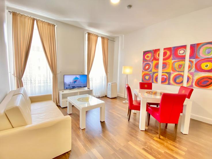 Elegante sala de estar con mobiliario moderno en un apartamento en Building Nordwestbahnstraße - steiner-residences-cloudbeds - 1466427 en Vienna, Vienna Elegante sala de estar con mobiliario moderno en un apartamento en Building Nordwestbahnstraße - steiner-residences-cloudbeds - 1466427 en Vienna, Vienna