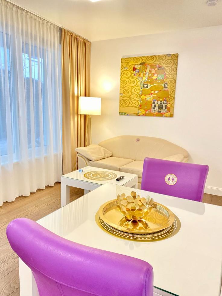 Vienna, Vienna에 위치한 Building Engerthstraße - steiner-residences-cloudbeds - 1463128 유닛의 세련된 인테리어가 돋보이는 거실 Vienna, Vienna에 위치한 Building Engerthstraße - steiner-residences-cloudbeds - 1463128 유닛의 세련된 인테리어가 돋보이는 거실