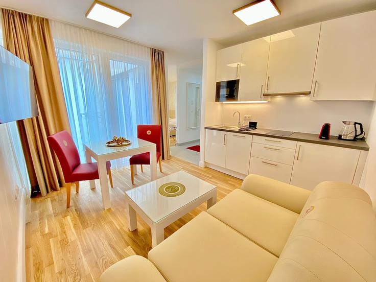 Elegante sala de estar con mobiliario moderno en un apartamento en Building Schreygasse - steiner-residences-cloudbeds - 1466419 en Vienna, Vienna Elegante sala de estar con mobiliario moderno en un apartamento en Building Schreygasse - steiner-residences-cloudbeds - 1466419 en Vienna, Vienna