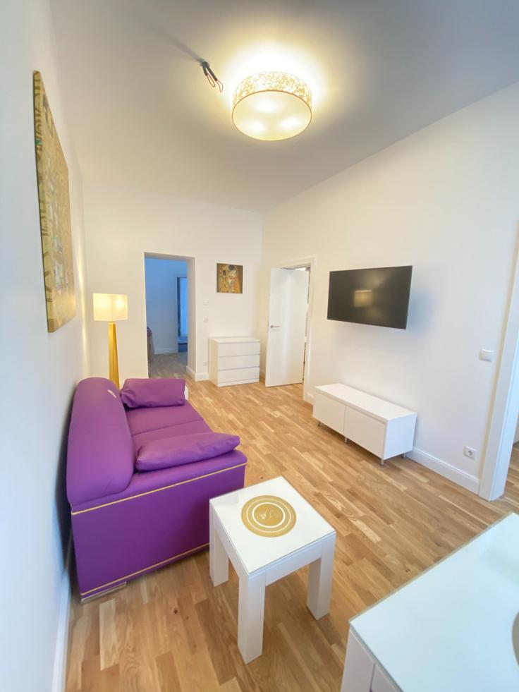 Vienna, Vienna에 위치한 Building Kleine Mohrengasse - steiner-residences-cloudbeds - 1466452 유닛의 세련된 인테리어가 돋보이는 거실 Vienna, Vienna에 위치한 Building Kleine Mohrengasse - steiner-residences-cloudbeds - 1466452 유닛의 세련된 인테리어가 돋보이는 거실