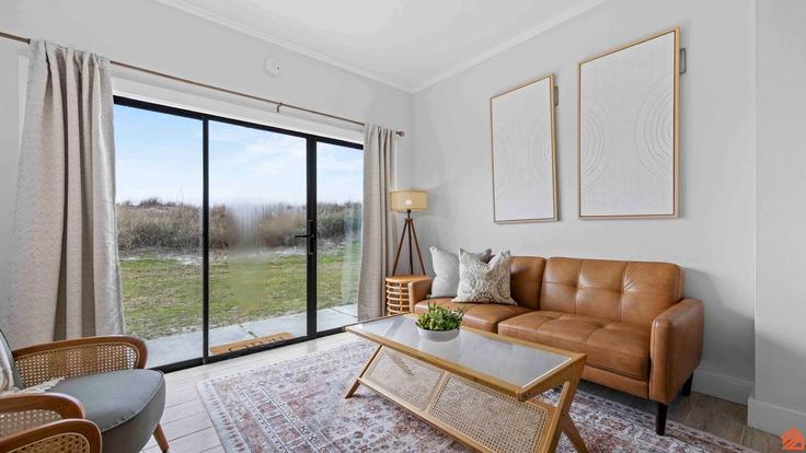 Building 460 Abalone Court - stellardweller - 1502037 adresindeki bir dairede modern mobilyalarla zarif bir şekilde tasarlanmış oturma odası Okaloosa Island, Okaloosa Island