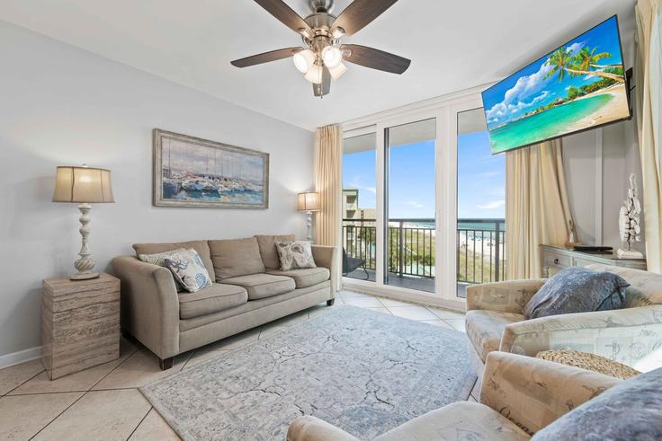 Building Santa Rosa Boulevard - stellardweller - 1502063 adresindeki bir dairede modern mobilyalarla zarif bir şekilde tasarlanmış oturma odası Okaloosa Island, Okaloosa Island