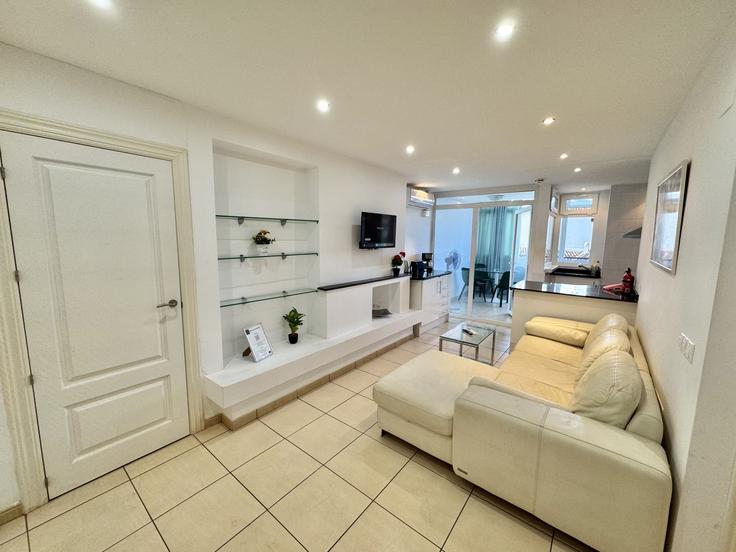 Torremolinos, Torremolinos에 위치한 Building Calle la Nogalera - steram-flats - 1331120 아파트의 세련된 인테리어가 돋보이는 거실