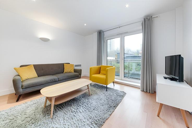 Elegant gestaltetes Wohnzimmer mit moderner Einrichtung in einer Wohnung im Building Goswell Road - stilllifeglobal - 1059043 - LON in London Borough of Islington, London Elegant gestaltetes Wohnzimmer mit moderner Einrichtung in einer Wohnung im Building Goswell Road - stilllifeglobal - 1059043 - LON in London Borough of Islington, London