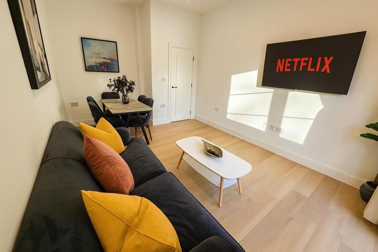 West Suffolk District, Newmarket에 위치한 Building Fordham Road - stl-stays - 1374237 유닛의 세련된 인테리어가 돋보이는 거실