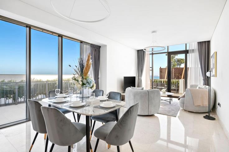 Salle de séjour élégante avec mobilier moderne dans un appartement à Building Tariaq Bedon Esm - stonetree-vacation-homes - 1316968 - DXB à Dubai Maritime City, Dubai