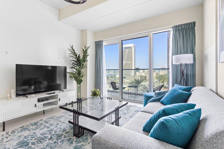 Dubai Dubai MarinaのBuilding Tariaq Bedon Esm - stonetree-vacation-homes - 1316980 - DXBのアパートメントにある、モダンな家具を備えたエレガントなデザインのリビングルーム Dubai Dubai MarinaのBuilding Tariaq Bedon Esm - stonetree-vacation-homes - 1316980 - DXBのアパートメントにある、モダンな家具を備えたエレガントなデザインのリビングルーム