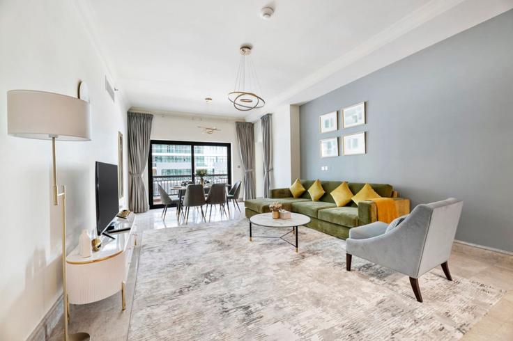 Elegantly designed living room with modern furnishings in an apartment at Building Palm Jumeirah Rd - stonetree-vacation-homes - 1317012 - DXB in Nakhlat Jumeira, Dubai